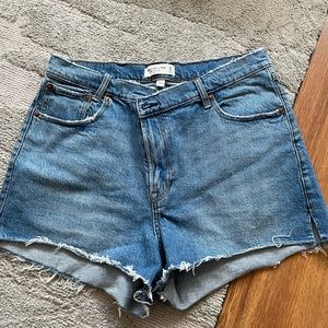 abercrombie & fitch “the mom” shorts high rise